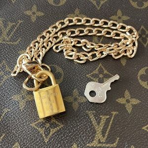 COPY - *️⃣2️⃣3️⃣3️⃣*️⃣AUTH Louis Vuitton Padlock & keyI got copy. W/unbranded n…